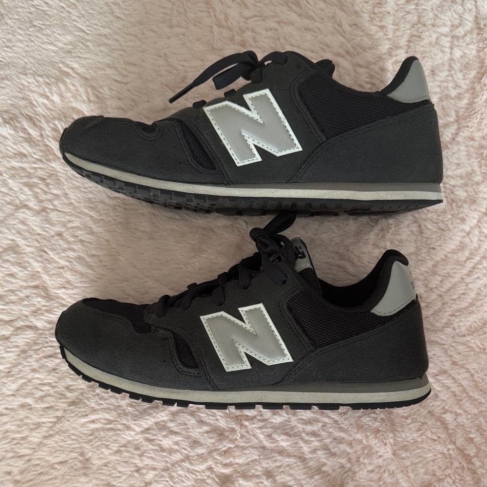 New Balance Black and White Athletic Shoes - Picture 5 of 9